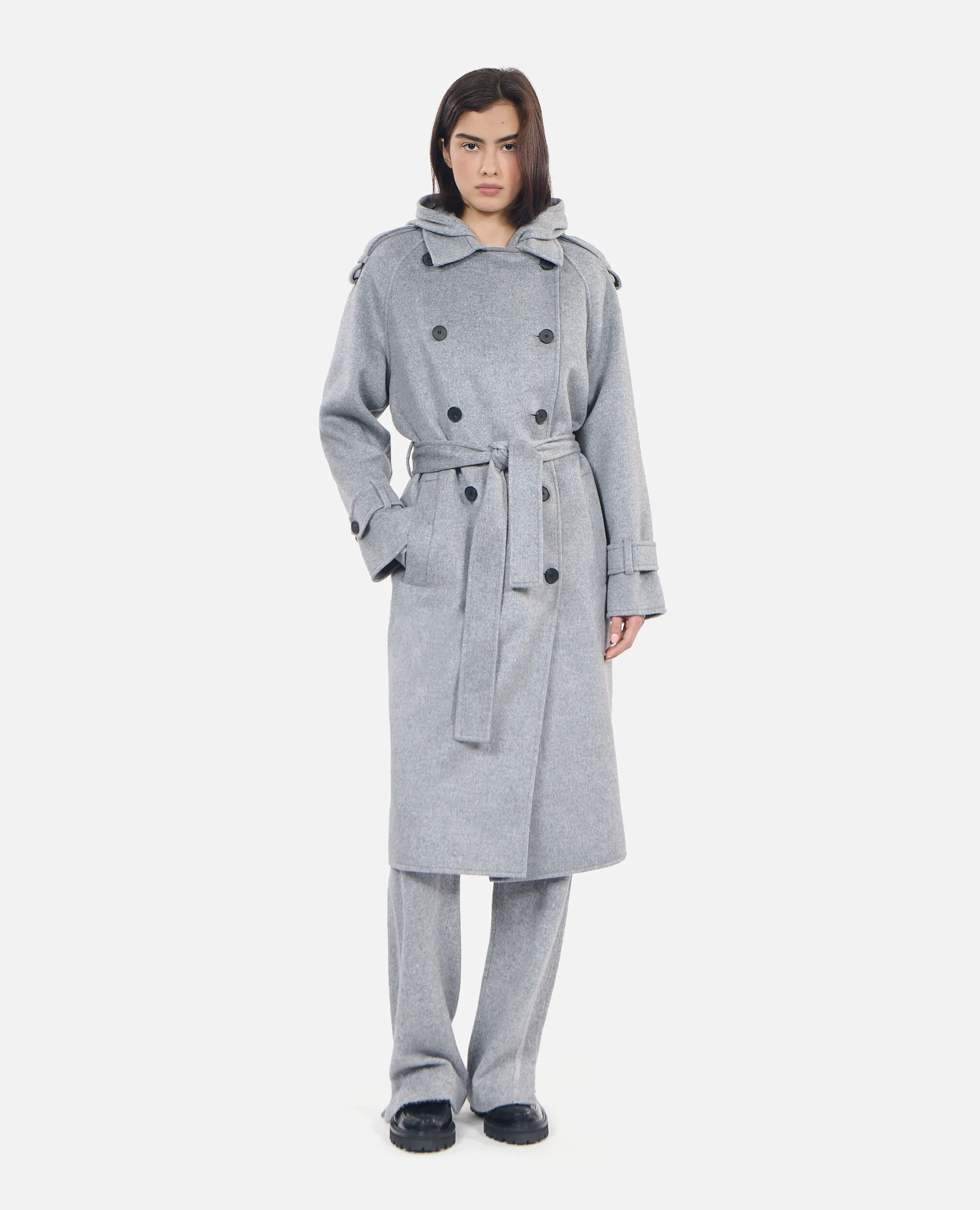 Abrigo estilo gabardina gris