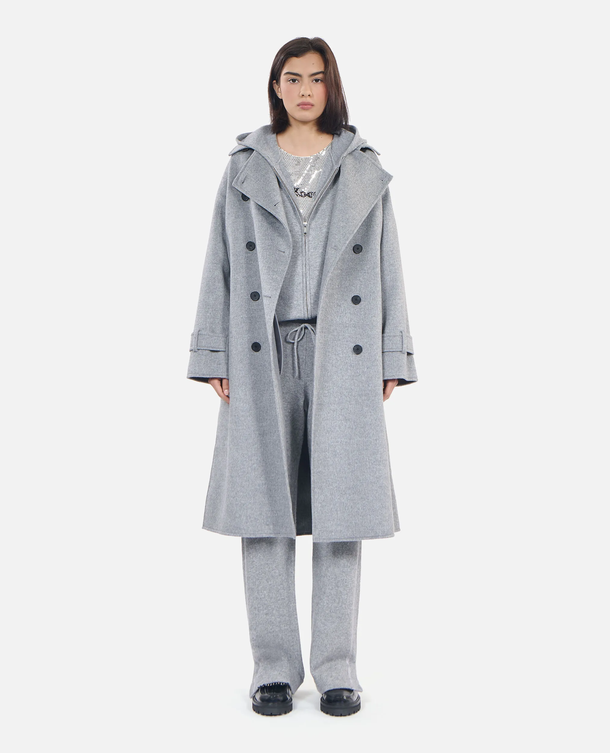 Abrigo estilo gabardina gris