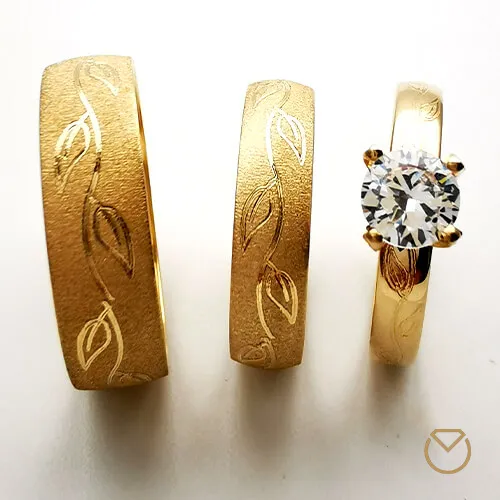 Argollas y anillo en oro 18k /REF. 061SO