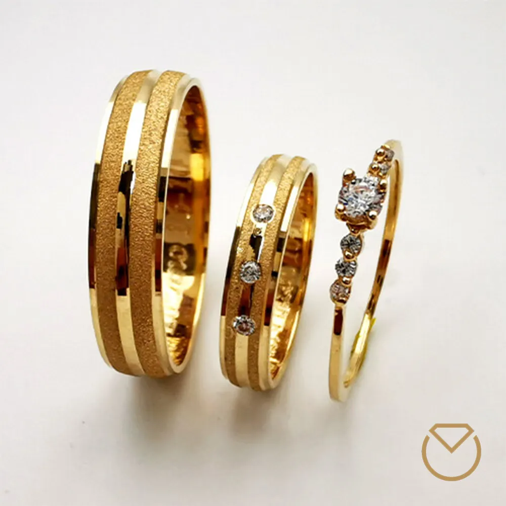 Argollas y anillo en oro 18k /REF. 064SO