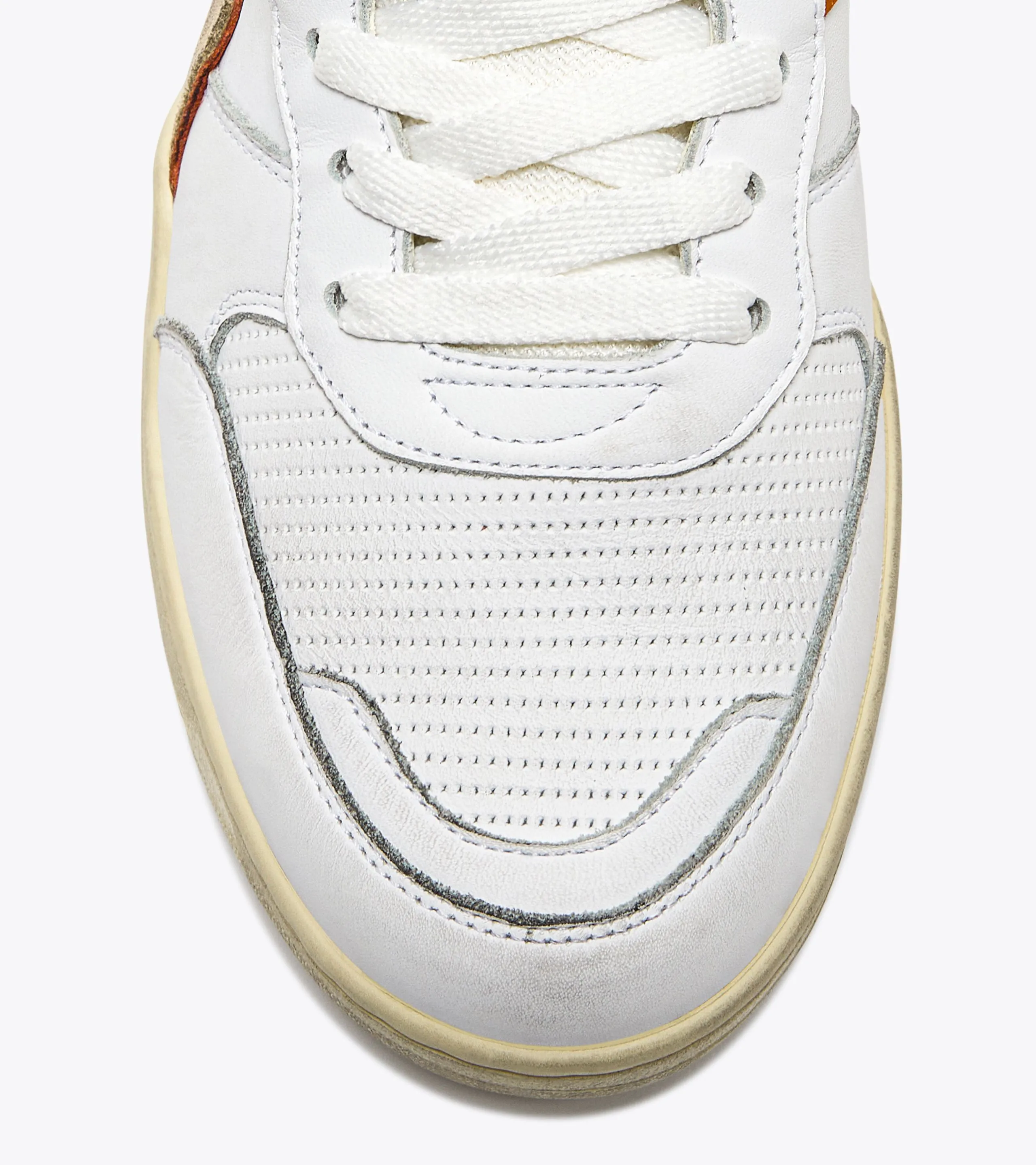 B.560 USED ZAPATILLAS HERITAGE  GENDER NEUTRAL