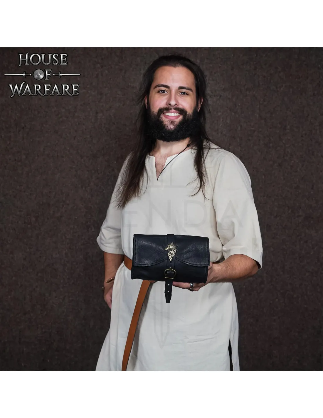 BOLSA, TIPO RIñONERA, LOBO AVENTURERO  NEGRA