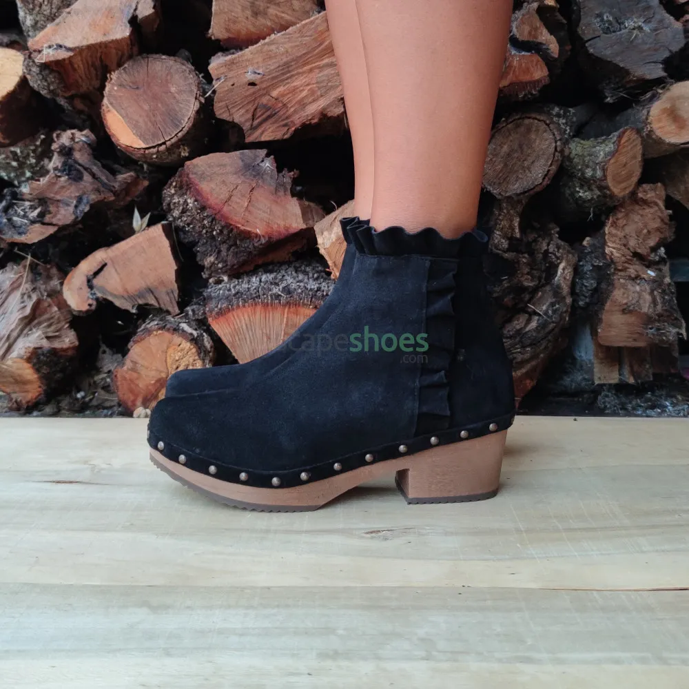 Botas XUZ Pretas com Folho e Tacao de Madeira 26209P