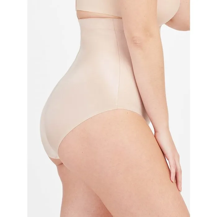 Braga faja alta Spanx Suit Your Fancy 10237R