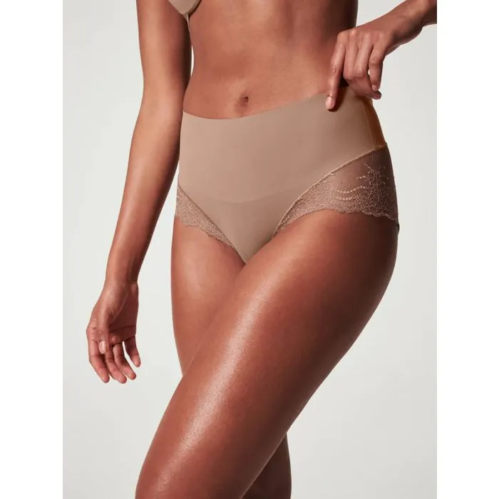 Braga faja Spanx Undietectable Lace Hipster SP0515
