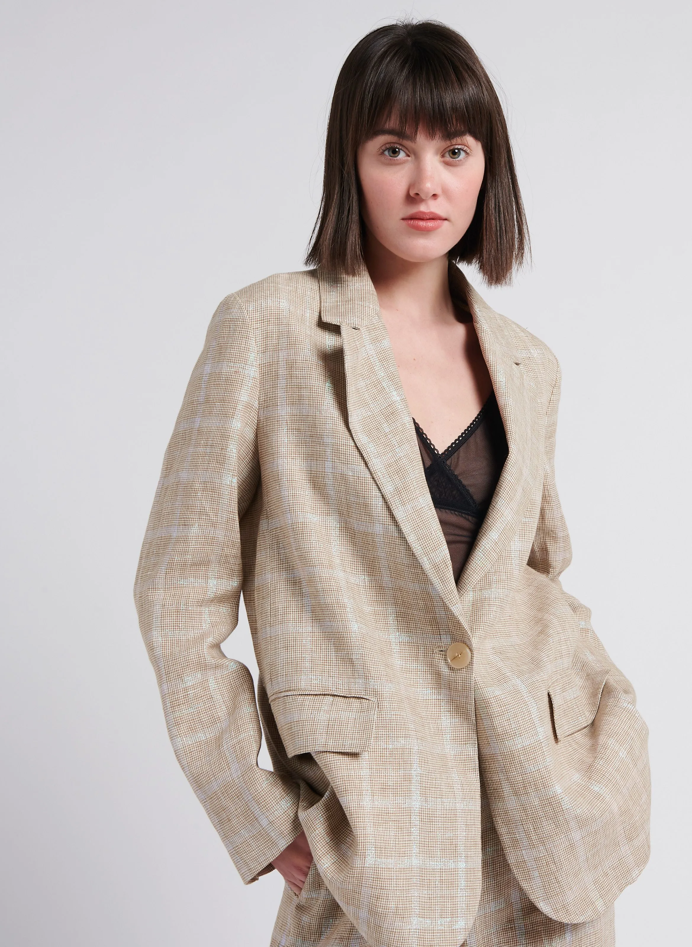 CAMELIA  CHAQUETA SASTRE RECTA BRILLANTE EN BEIGE