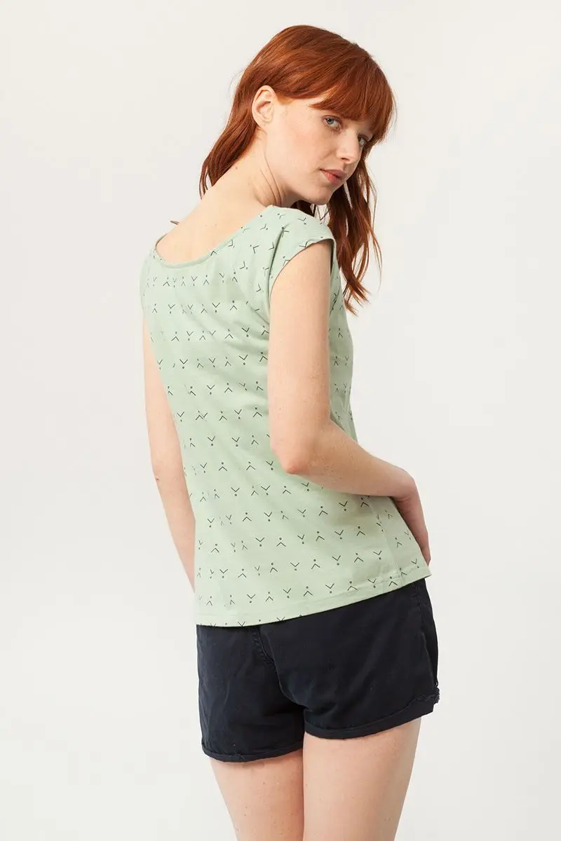Camiseta cuello barco verde estampado abstracto