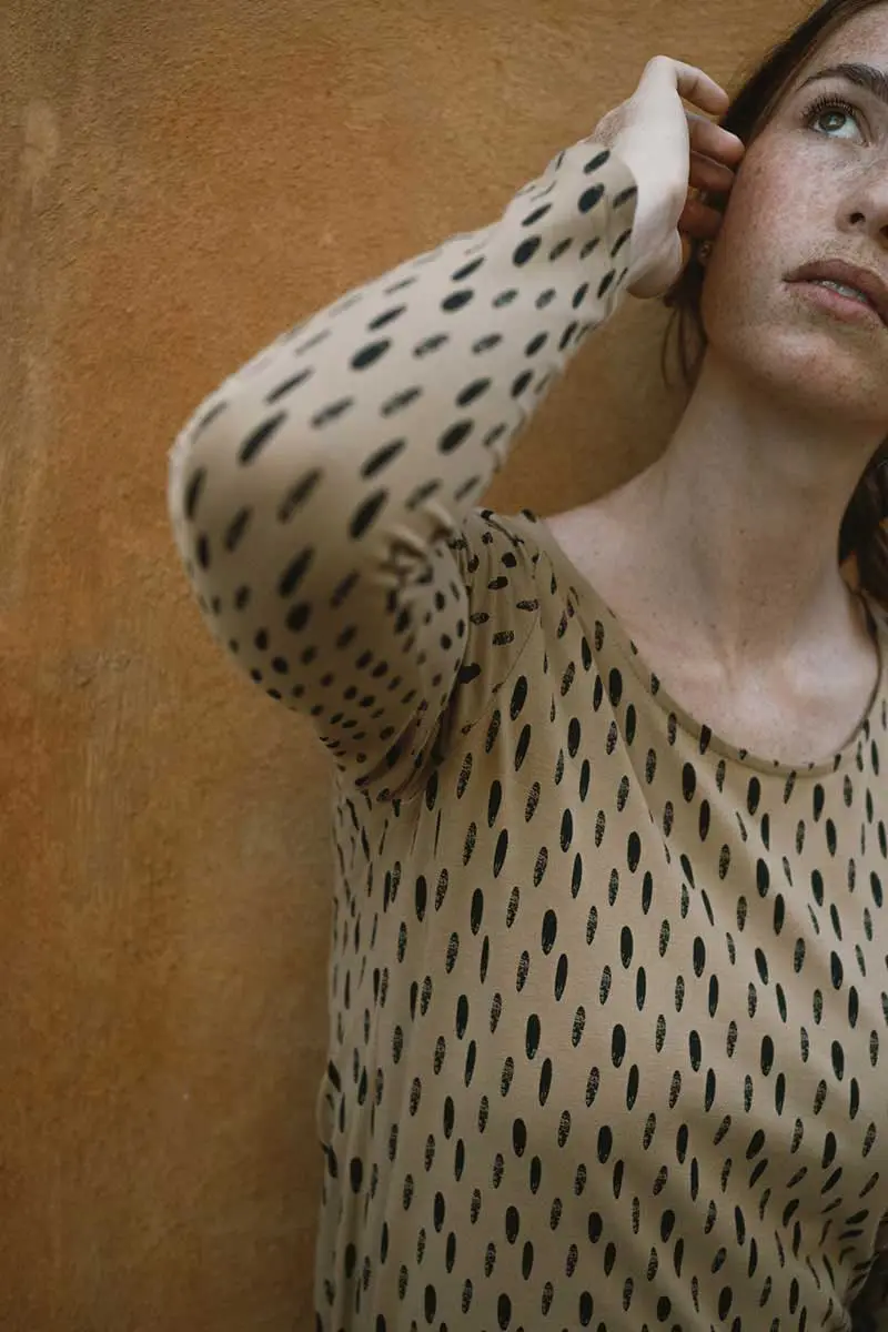 Camiseta manga larga beige con piedras ecológica