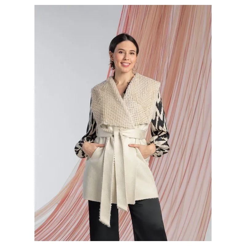 Chaleco beige con cinturon