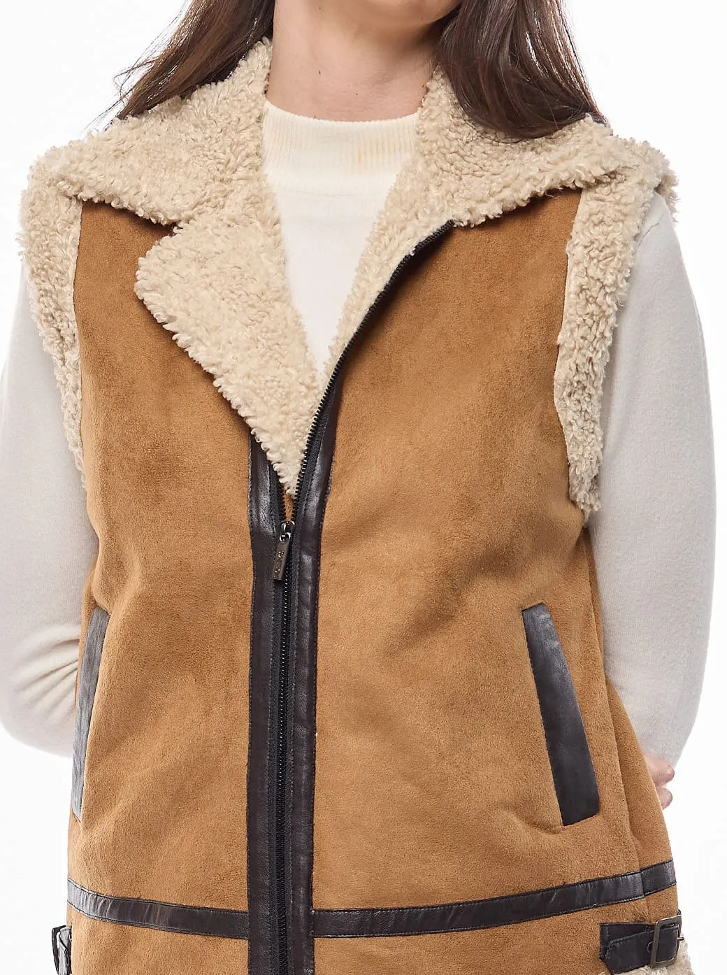 Chaleco camel gamuza y borrega Esenciales