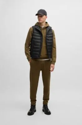 Chaleco slim fit repelente al agua con parche de logo