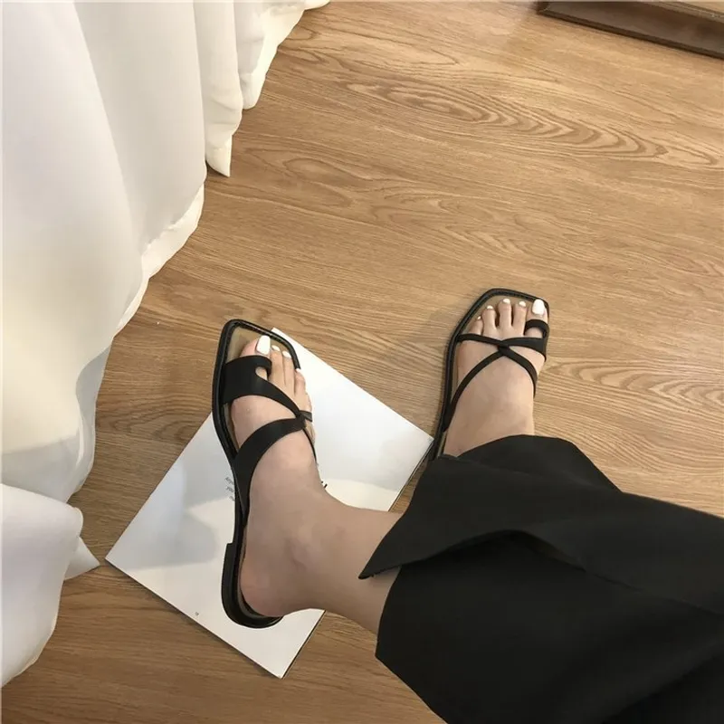 Chanclas de punta de estilo romano para ropa exterior para mujeres 2024 SUMMERO NUEVO FISTA Sandalias de vacaciones de playa inf