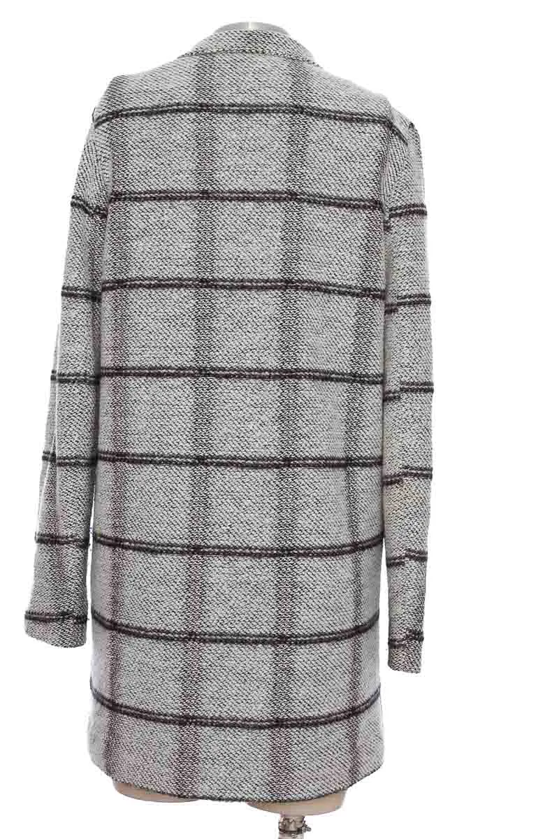 CHAQUETA / ABRIGO COLOR GRIS  STRADIVARIUS