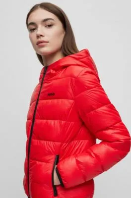 Chaqueta acolchada repelente al agua con logo en contraste