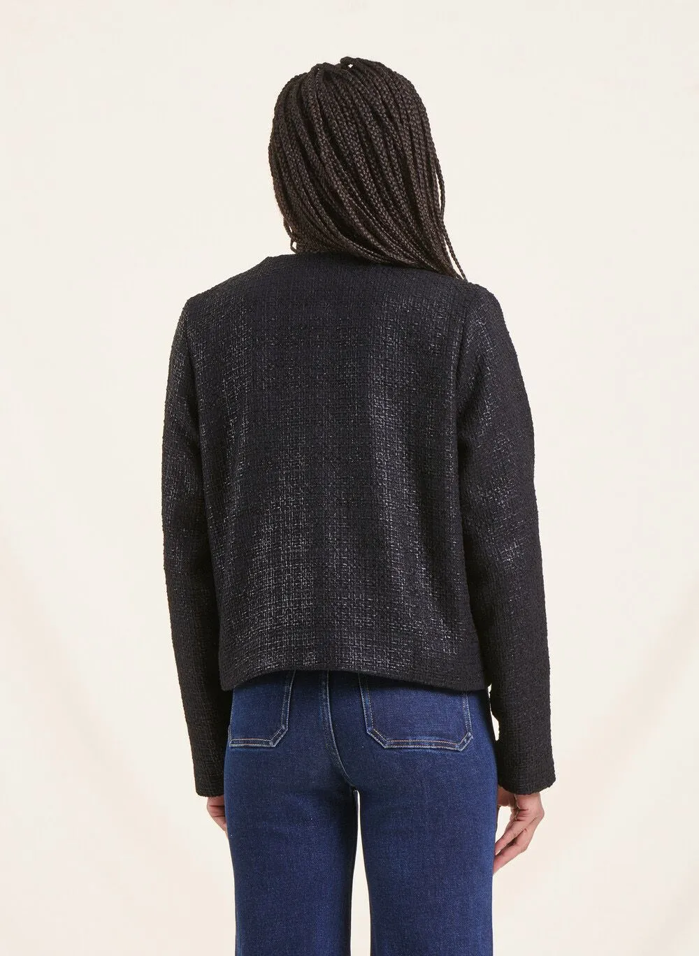 Chaqueta corta recta cuello redondo de tweed en negro