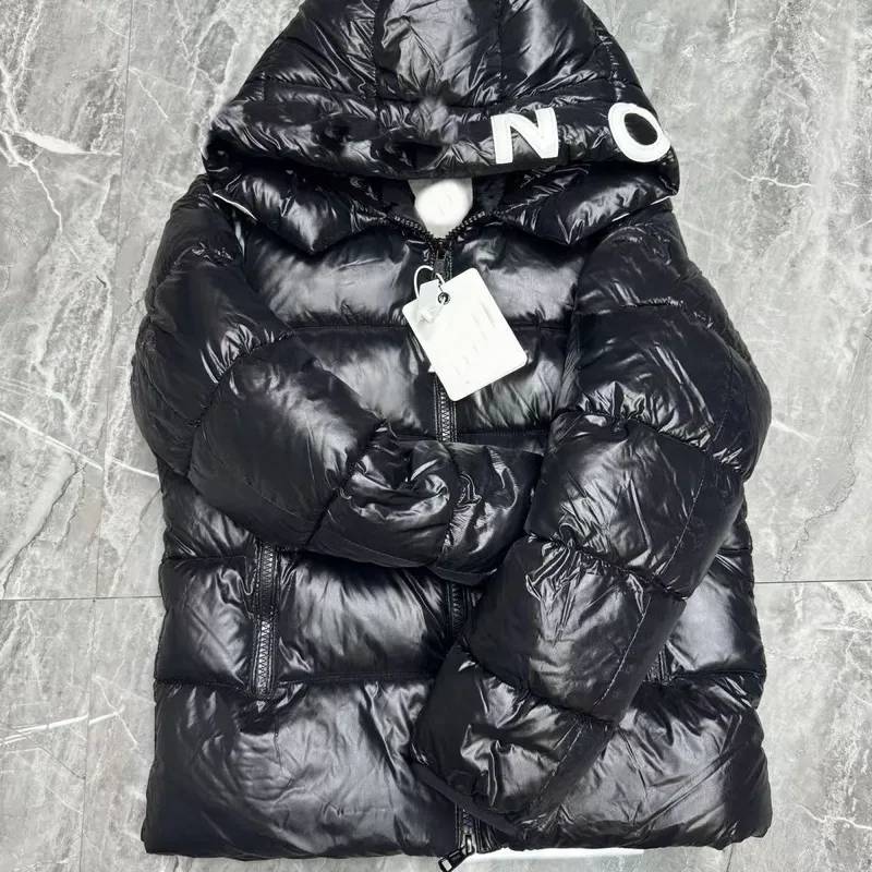 Diseñador Parkas Winter Puffer Jackets Luxury Mens Down Chaqueta Hombres Mujeres Engrosamiento de ropa para hombres cálidos capa