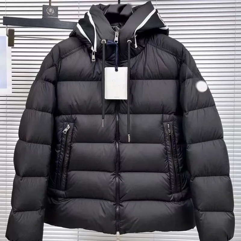 Diseñador Parkas Winter Puffer Jackets Luxury Mens Down Chaqueta Hombres Mujeres Engrosamiento de ropa para hombres cálidos capa