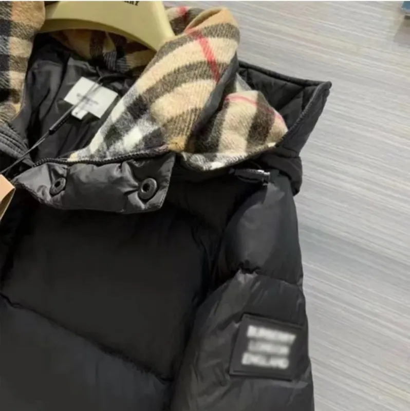 Diseñador Parkas Winter Puffer Jackets Luxury Mens Down Chaqueta Hombres Mujeres Engrosamiento de ropa para hombres cálidos capa