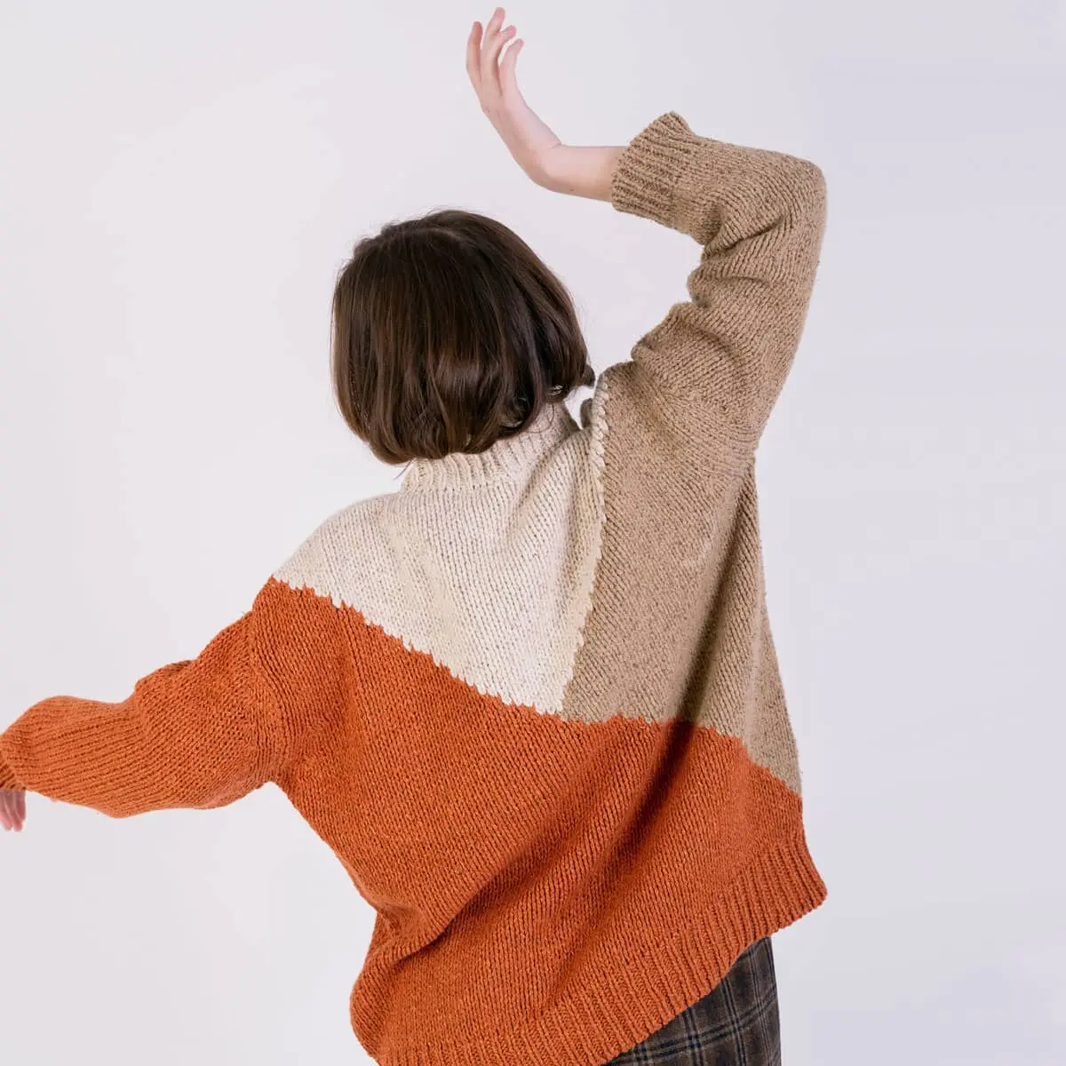 JERSEY DE LANA RECICLADA COLORBLOCK NARANJA Y BEIGE