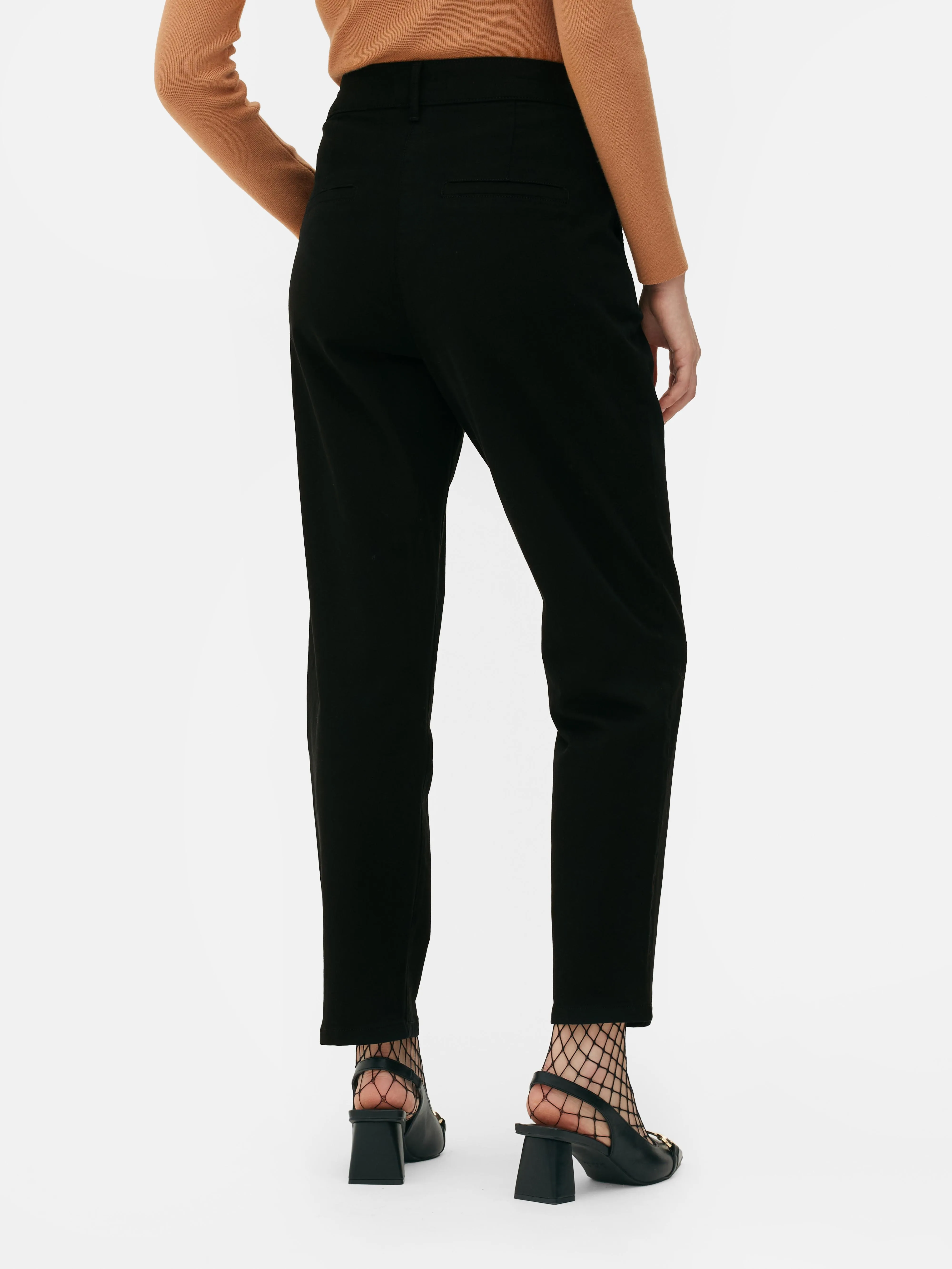 Pantalones chinos de pernera cónica