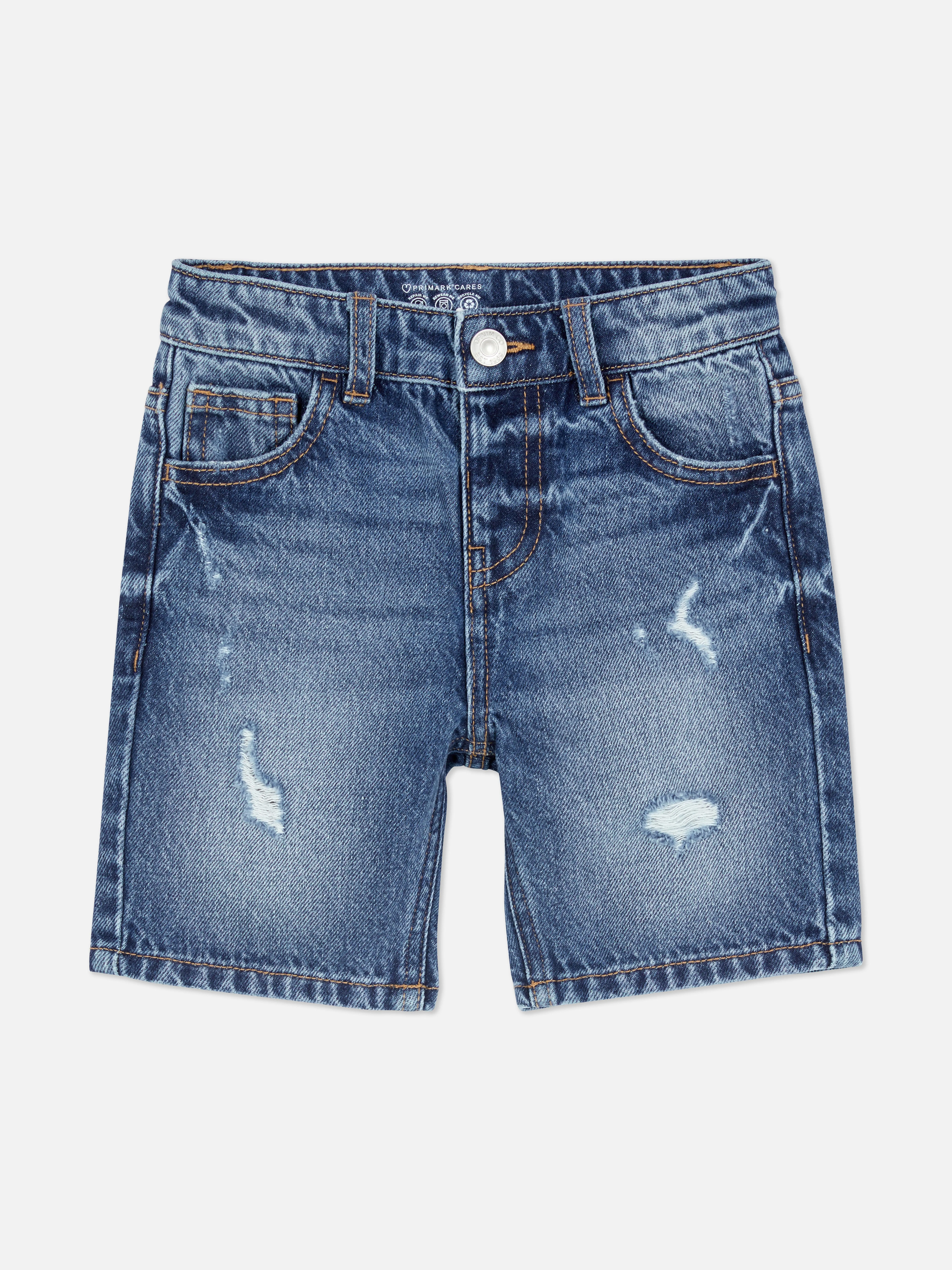 Pantalones cortos vaqueros desgastados y rasgados