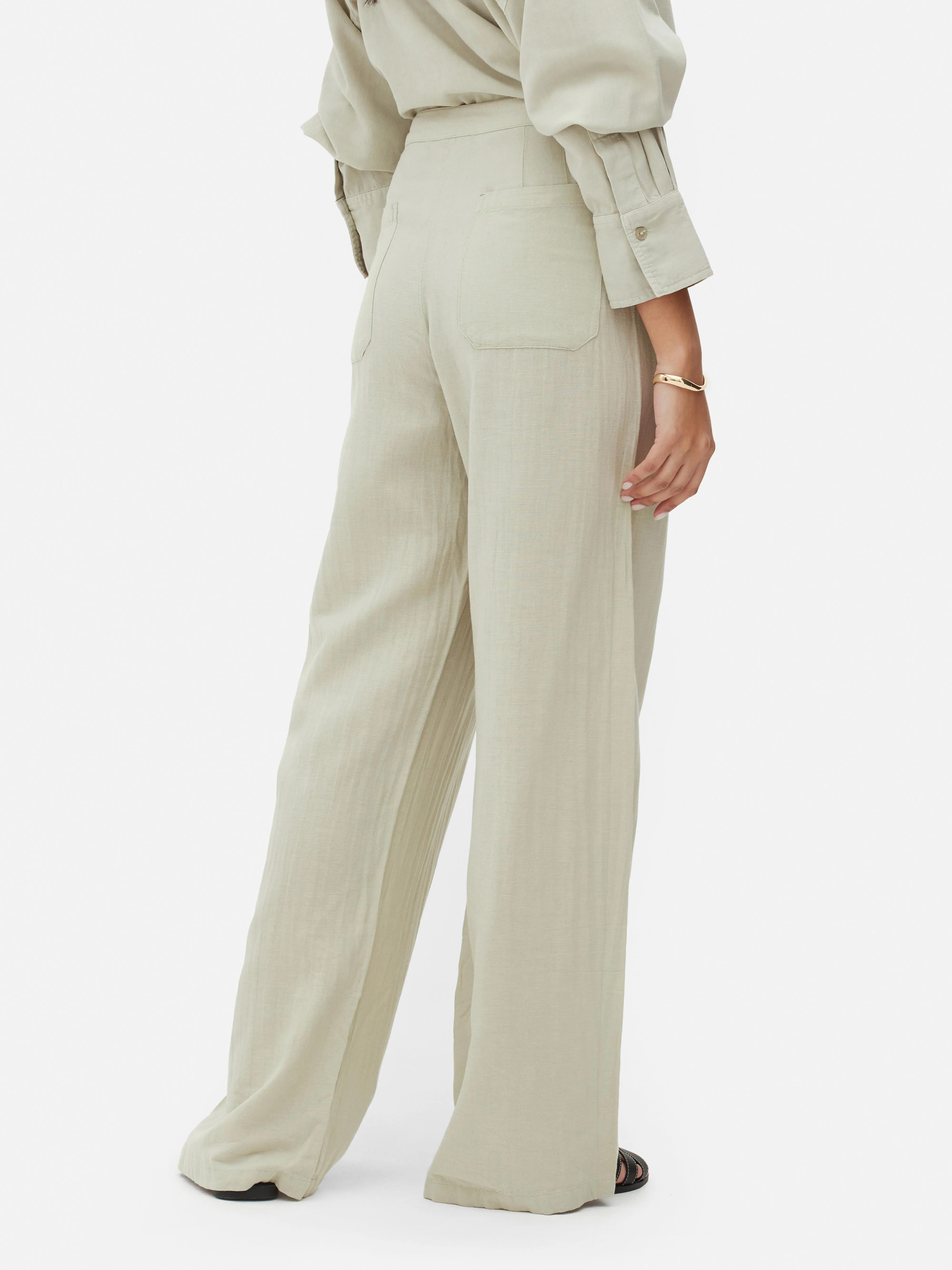 Pantalones de pernera ancha de Paula Echevarría
