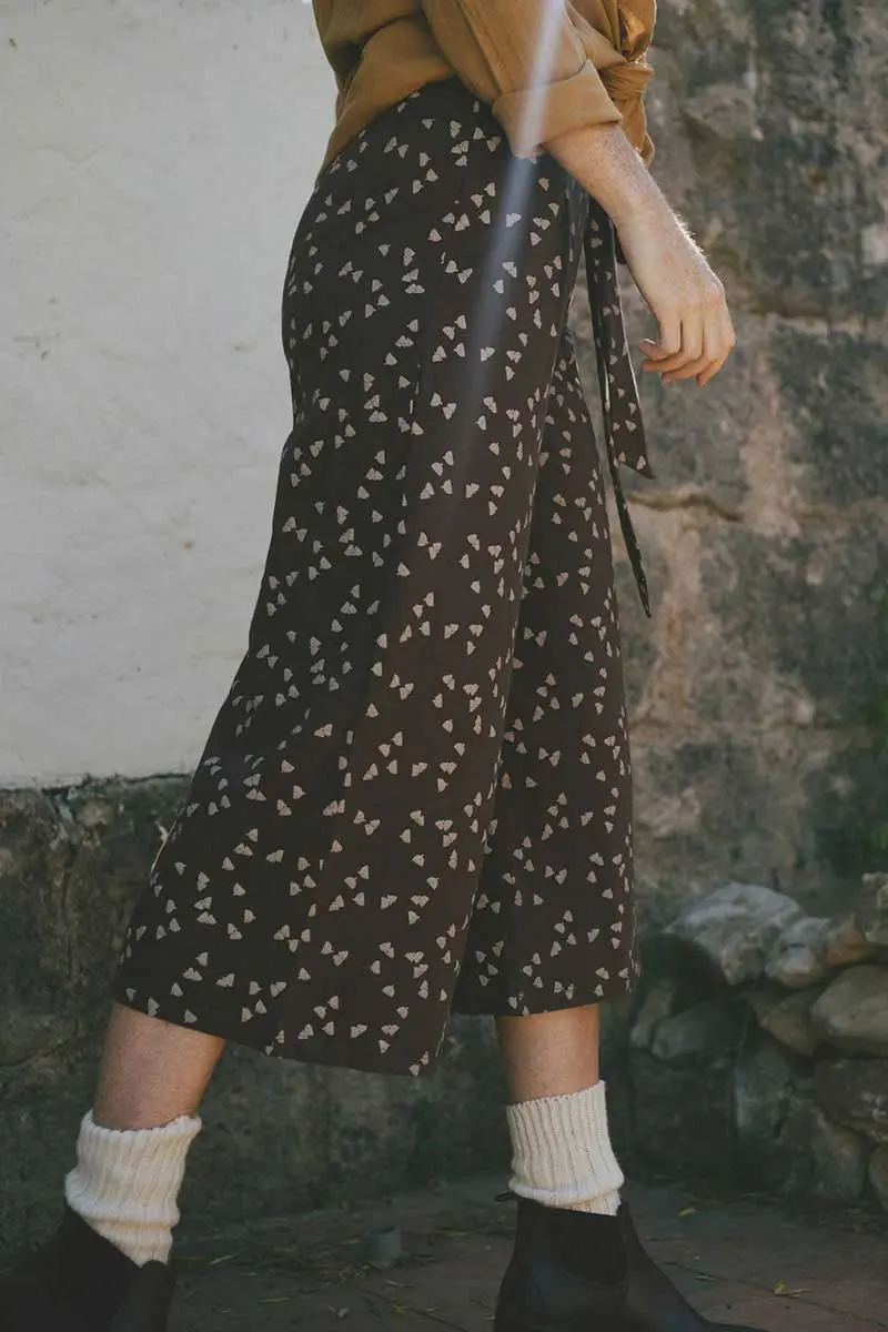 Pantalón culotte ecológico marrón con bellotas