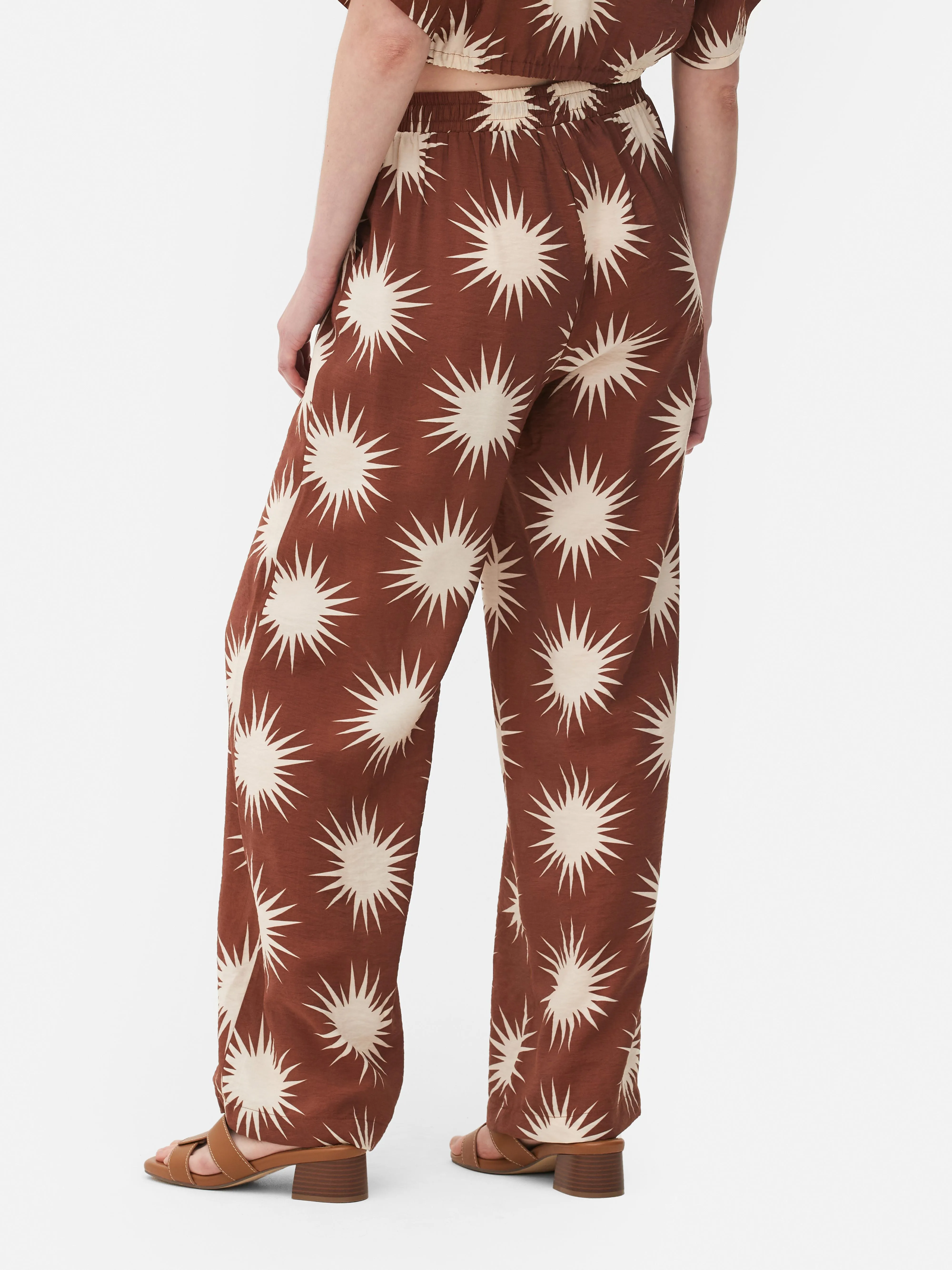 Pantalón de pernera ancha con cordón de ajuste