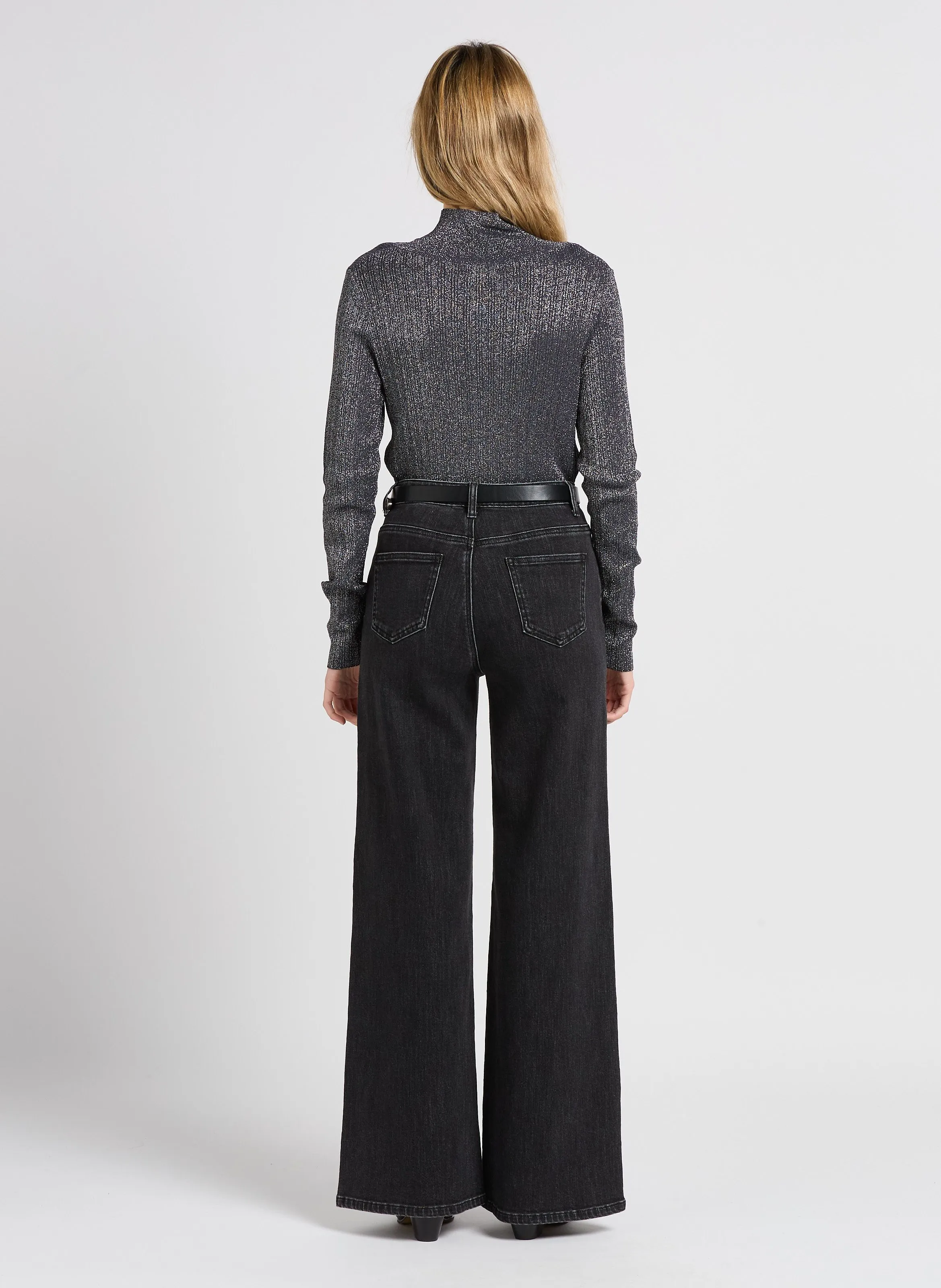 PRISIL  SUéTER CUELLO ALTO CON LENTEJUELAS EN NEGRO