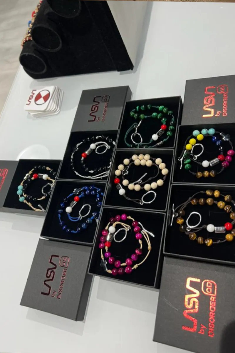 Pulsera medio Rosario ojo de tigre esmeralda