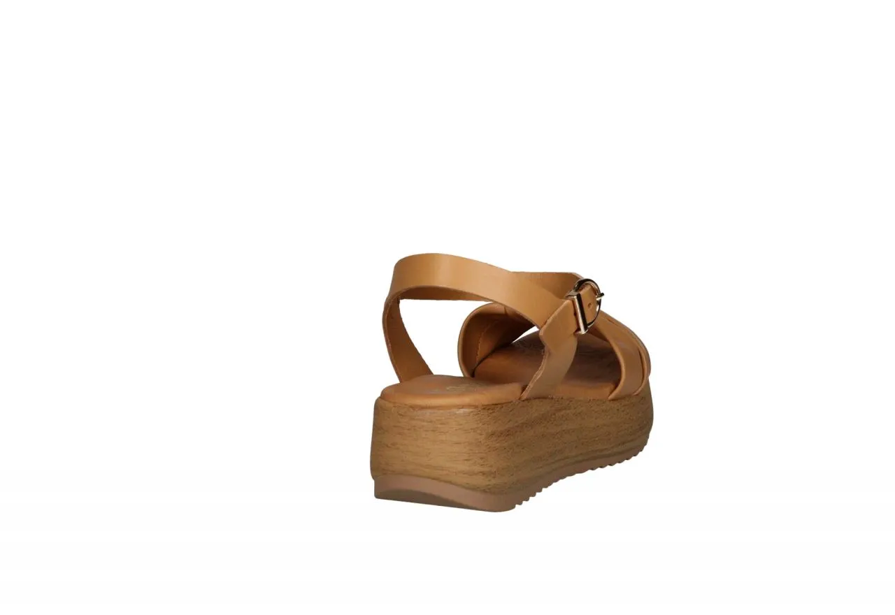 Sandalia Piel Camel Pala Tiras Entrecruzadas Pulsera Cuña