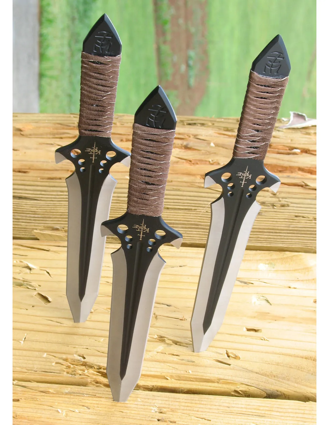 Set 3 Cuchillos Lanzadores Hellhawk (24,8 cm.)