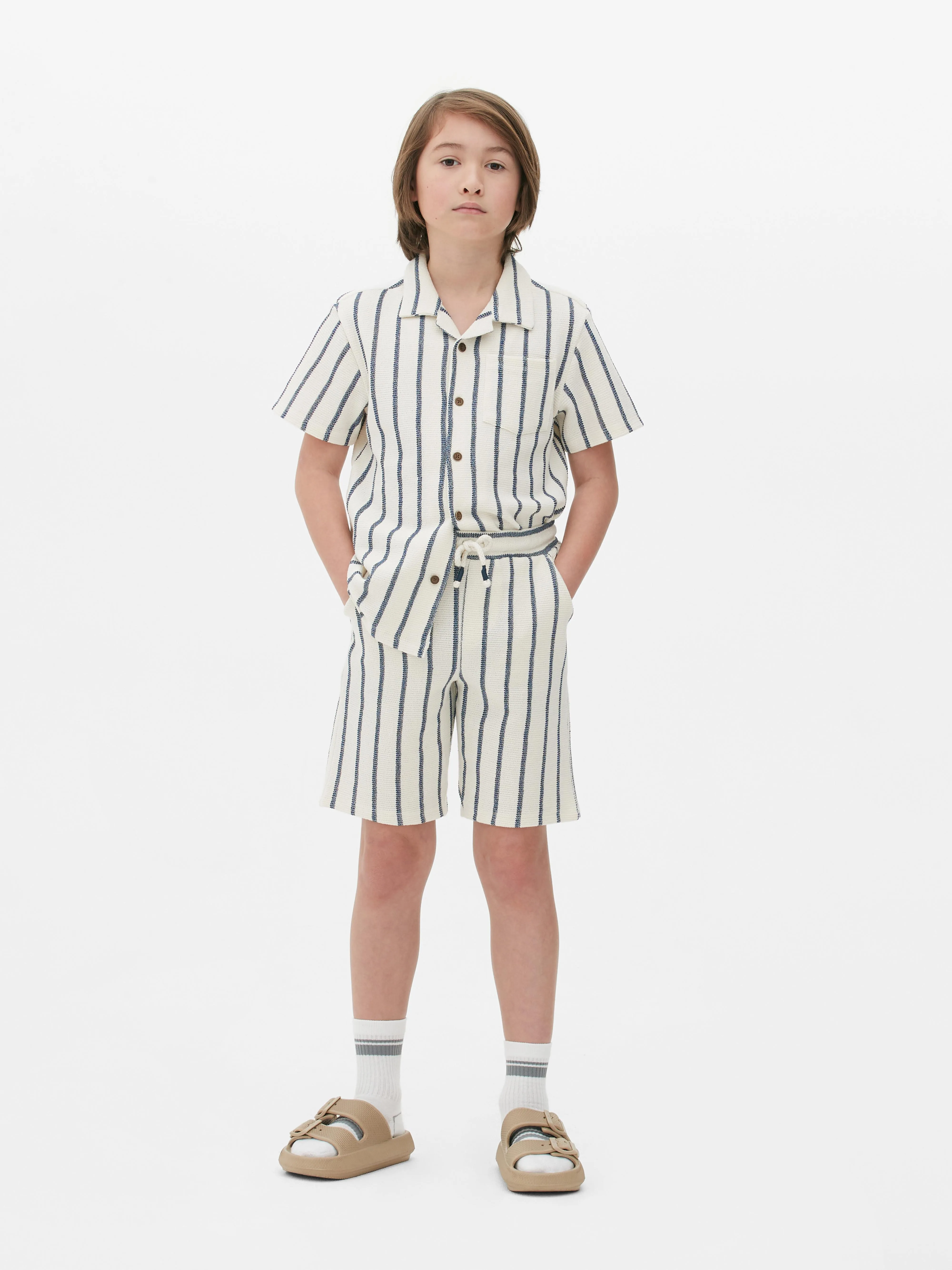 Set de camisa y pantalones cortos a rayas a juego