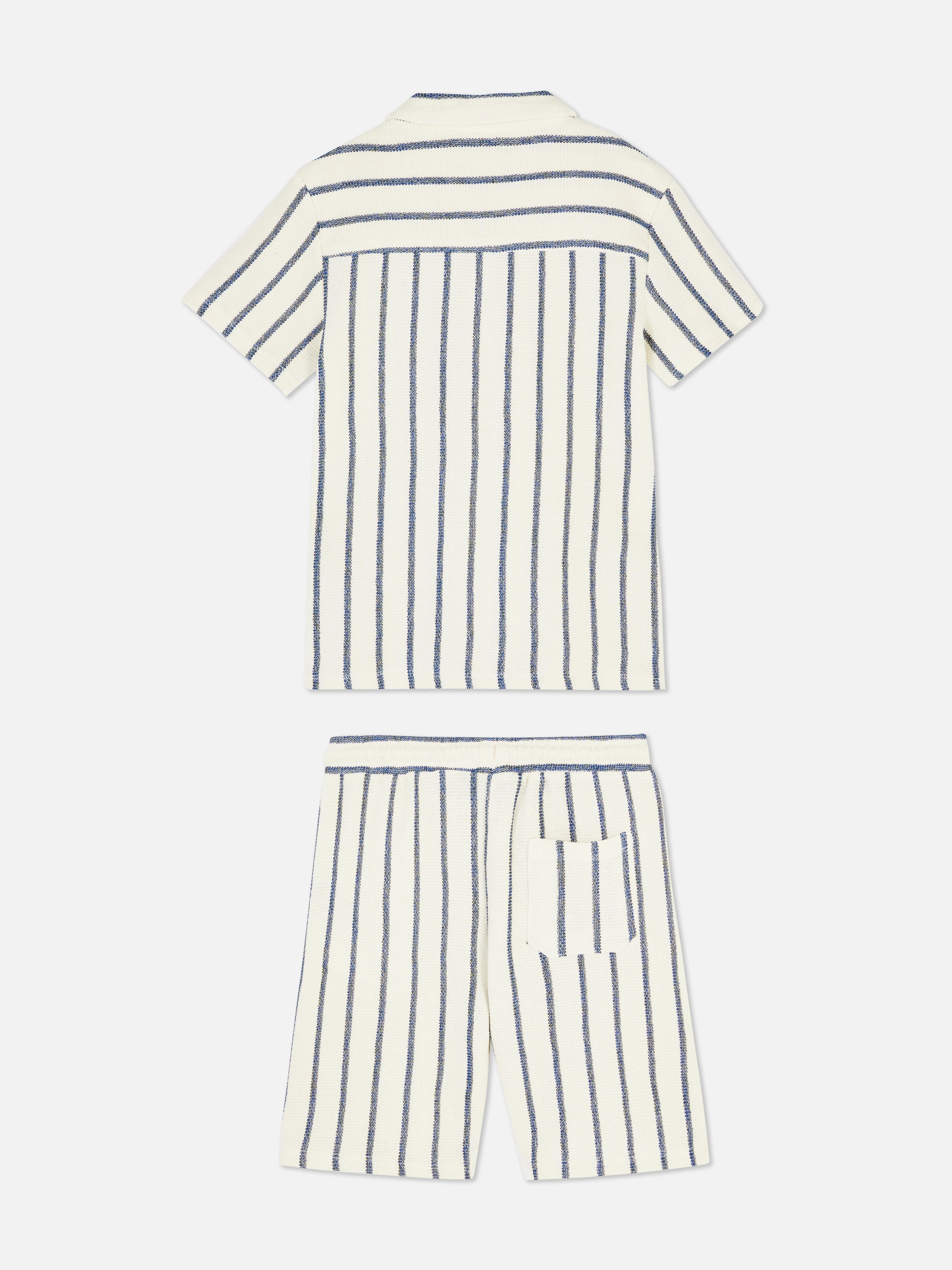 Set de camisa y pantalones cortos a rayas a juego