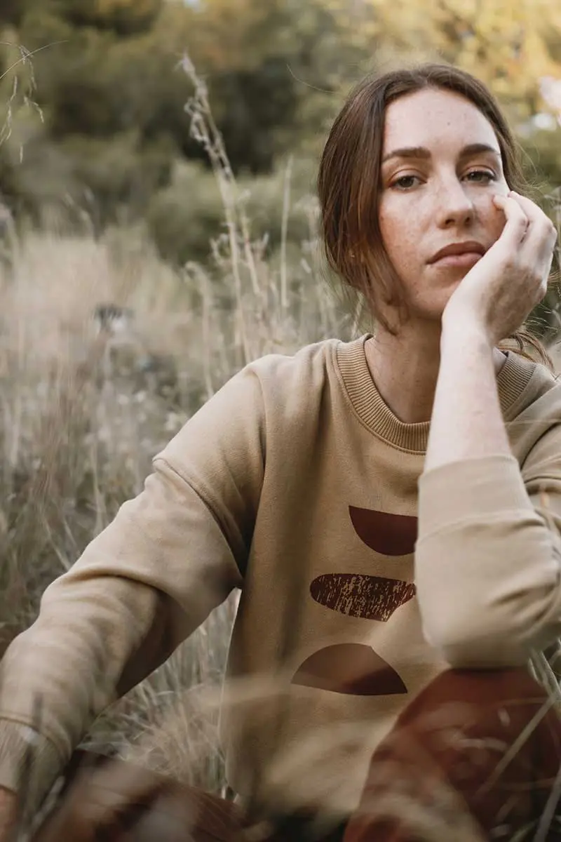 Sudadera beige con formas 100% algodón orgánico