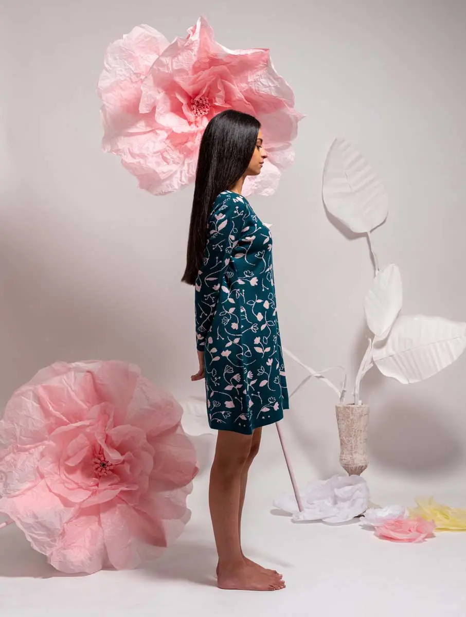 Vestido corto con flores de lana merino
