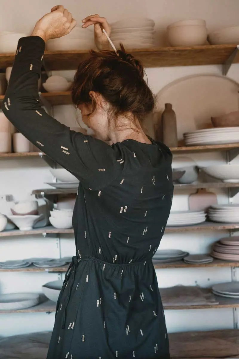 Vestido cruzado ecológico de manga larga minerales negro