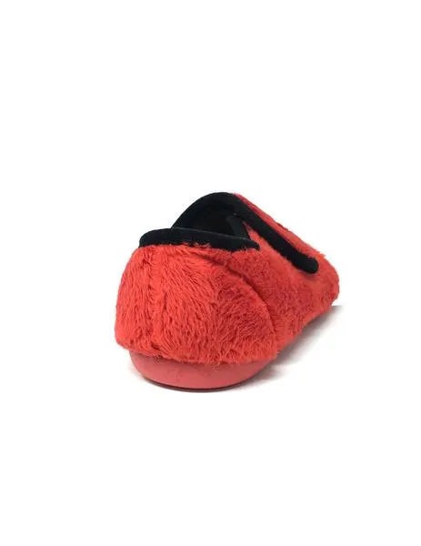 zapatilla de casa cerrada roja