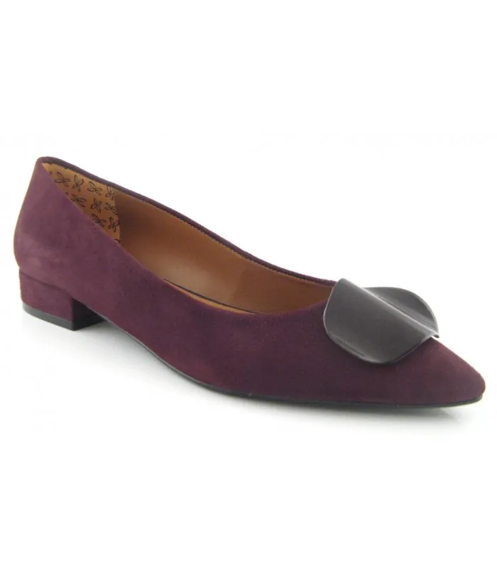 Zapato adorno ondulado color uva